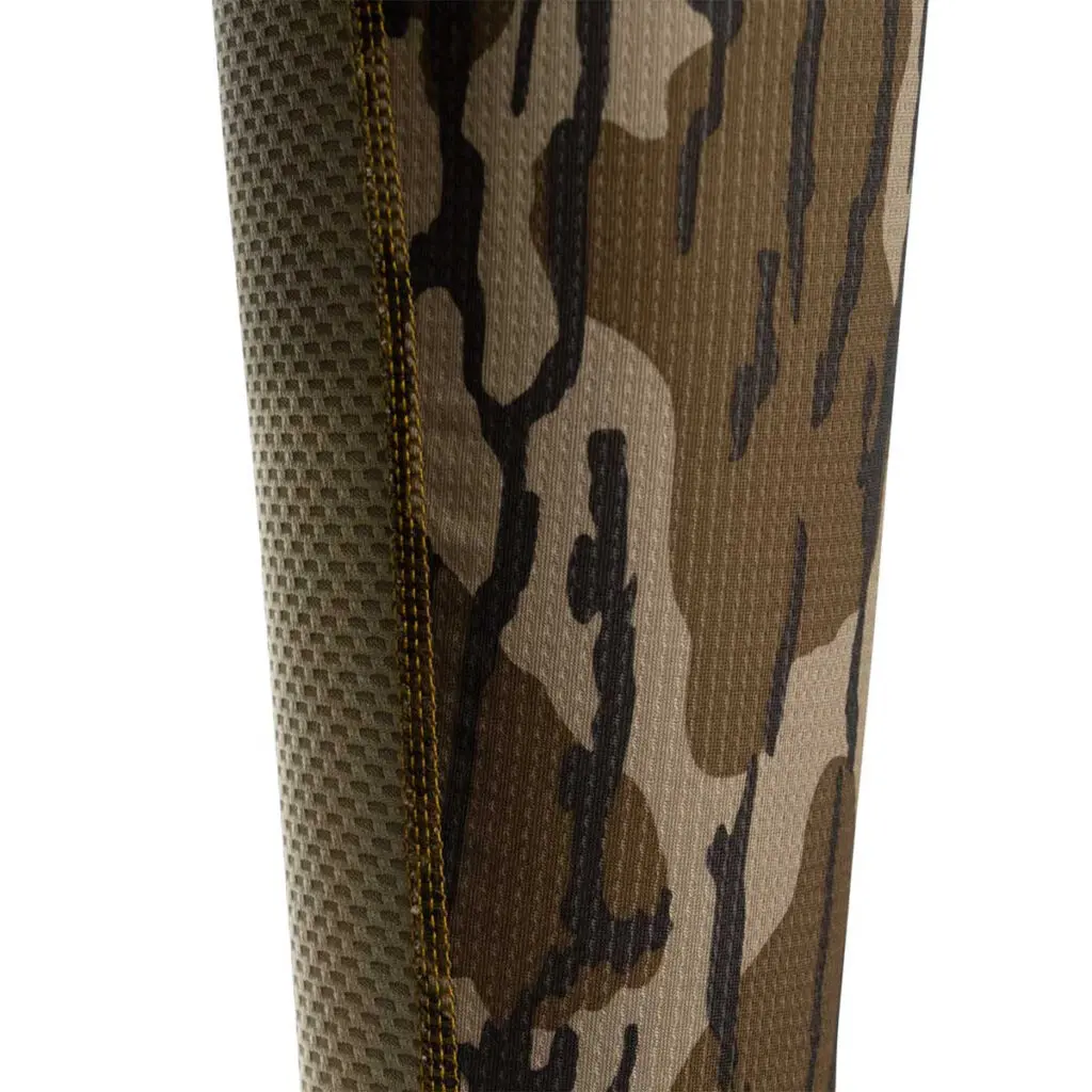 Feather-light, breathable polyester material